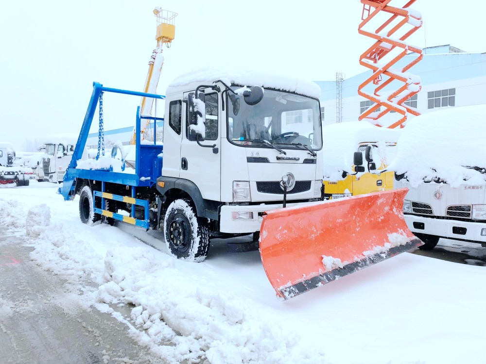 东风T3摆臂垃圾车加装推雪铲
